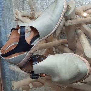 Fluevog size 9.5 Modvog side-buckled t-strap flat